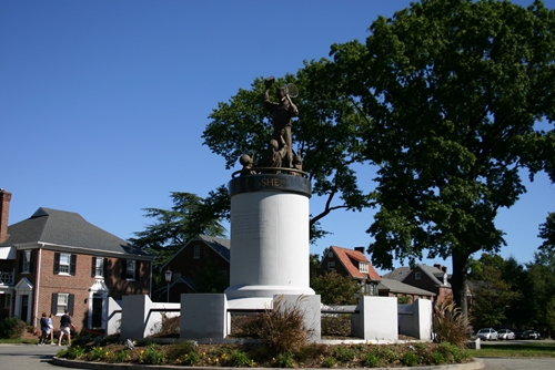 Over 30,000 people are expected to participate in this year's 10k on Monument Avenue.